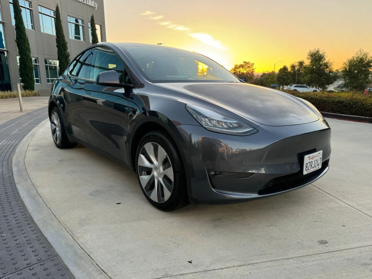 Used 2023 Tesla Model Y Long Range AWD/4WD image 3