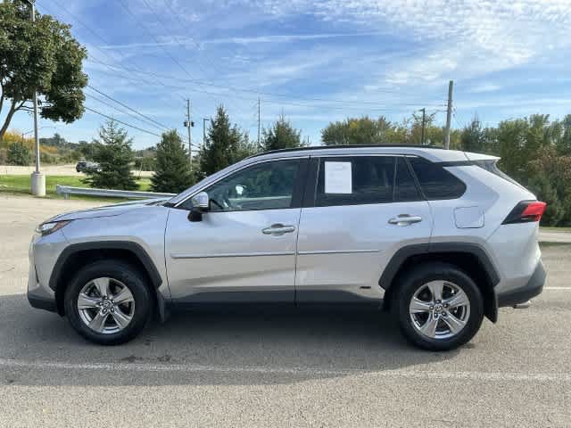 Used 2022 Toyota RAV4 XLE w/ Convenience Package AWD/4WD image 2