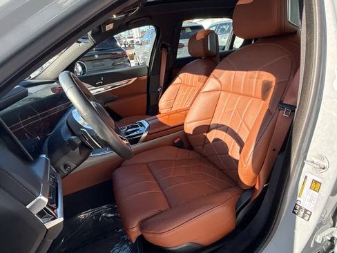 Certified 2025 BMW 760i xDrive w/ Executive Package image 11