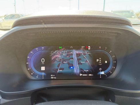 Used 2023 Volvo XC40 B4 Ultimate image 13