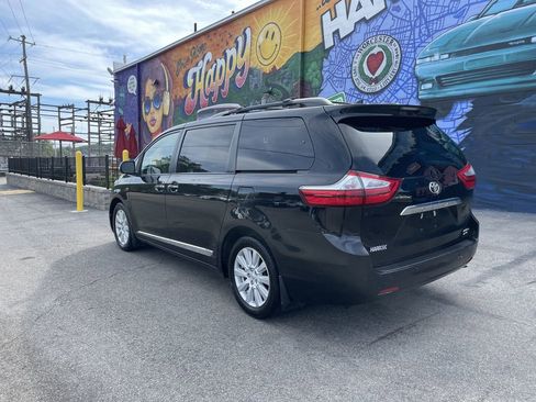 Used 2017 Toyota Sienna Limited Premium AWD/4WD image 3