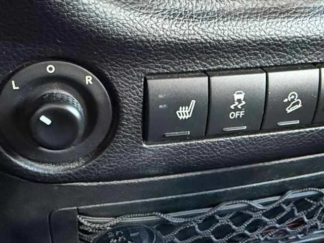 Used 2016 Jeep Wrangler Unlimited Sahara w/ Dual Top Group AWD/4WD image 19