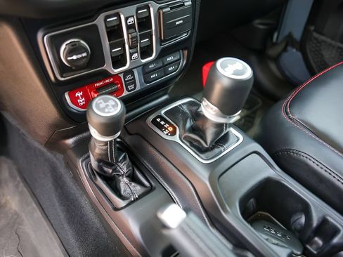 Used 2024 Jeep Wrangler Unlimited Rubicon AWD/4WD image 19