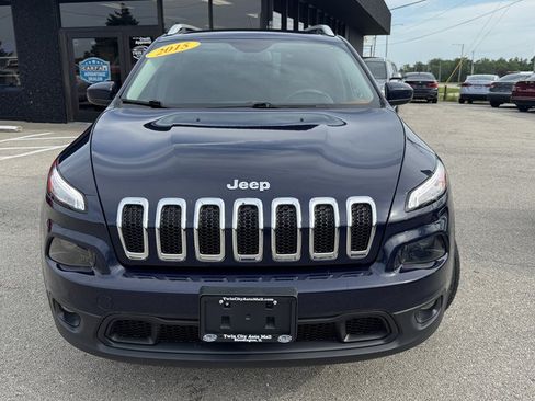 Used 2015 Jeep Cherokee Latitude w/ Cold Weather Group AWD/4WD image 3