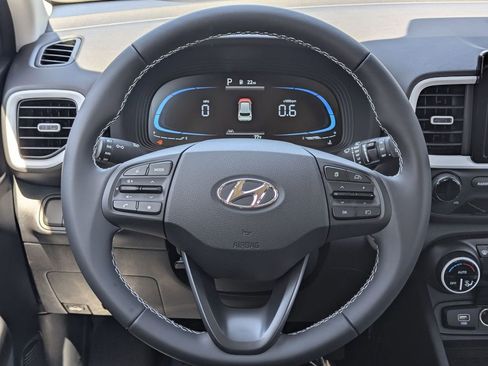 New 2025 Hyundai Venue Limited image 18