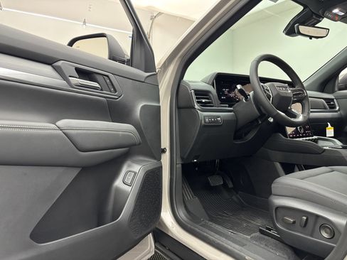 New 2027 GMC Terrain Elevation w/ Elevation Premium Package FWD image 16