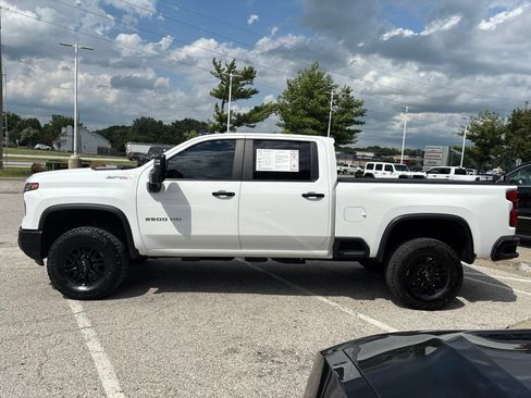 Used 2024 Chevrolet Silverado 2500 ZR2 w/ Technology Package AWD/4WD image 19