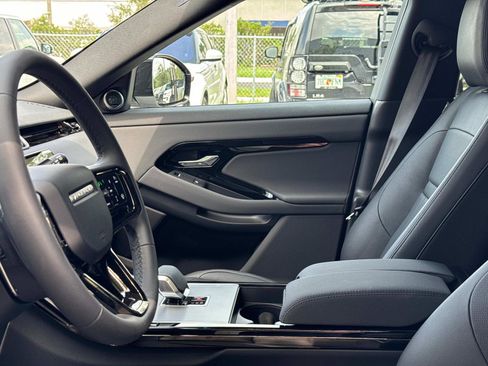 New 2025 Land Rover Range Rover Evoque S image 21