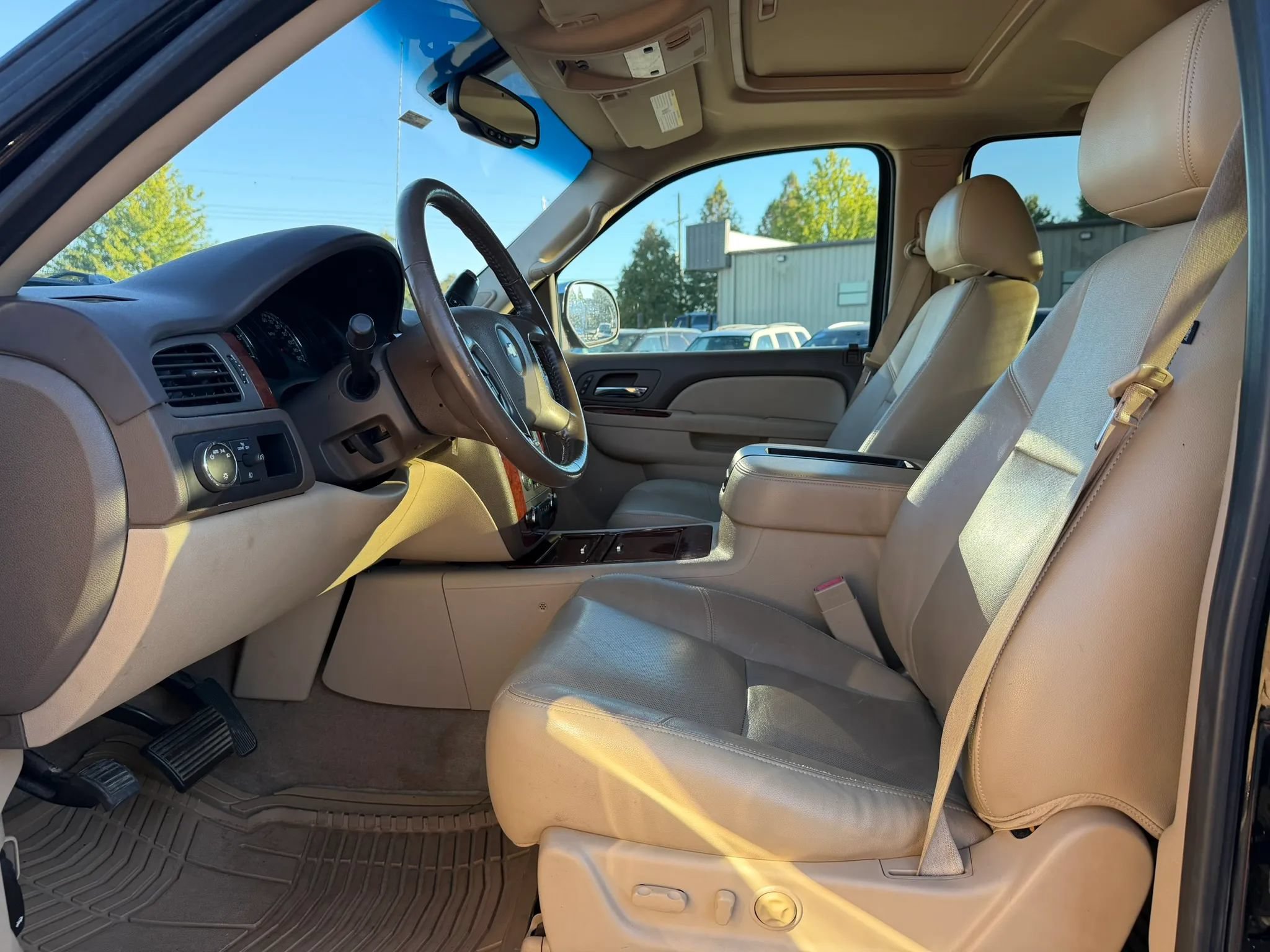 Used 2013 Chevrolet Avalanche LTZ RWD image 9