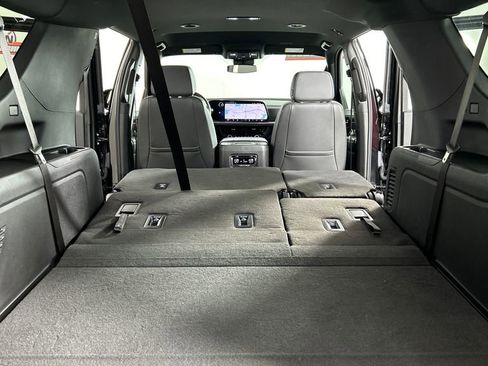 Used 2025 Chevrolet Suburban LT AWD/4WD image 22