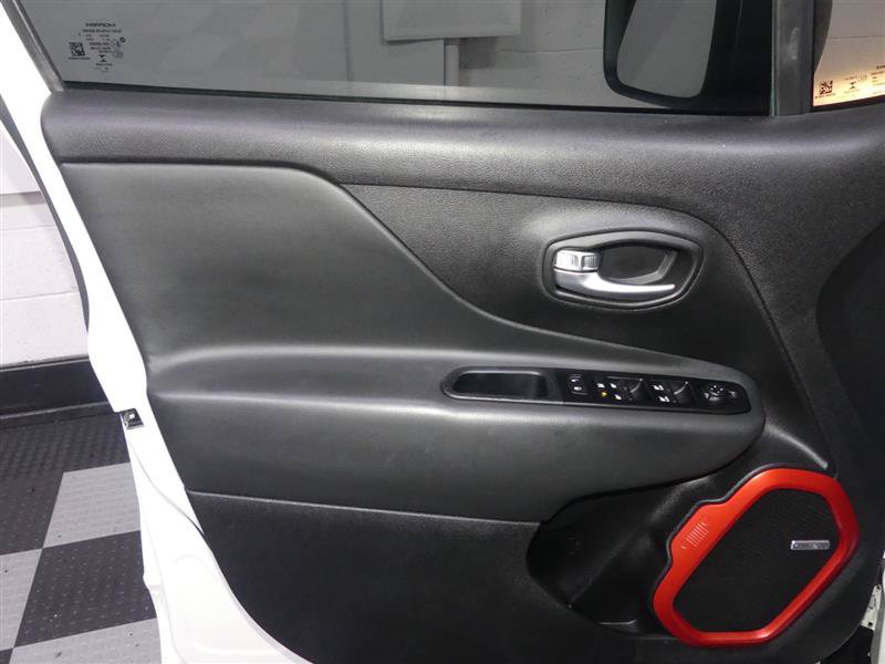 Used 2020 Jeep Renegade Trailhawk w/ Premium Leather Group AWD/4WD image 17