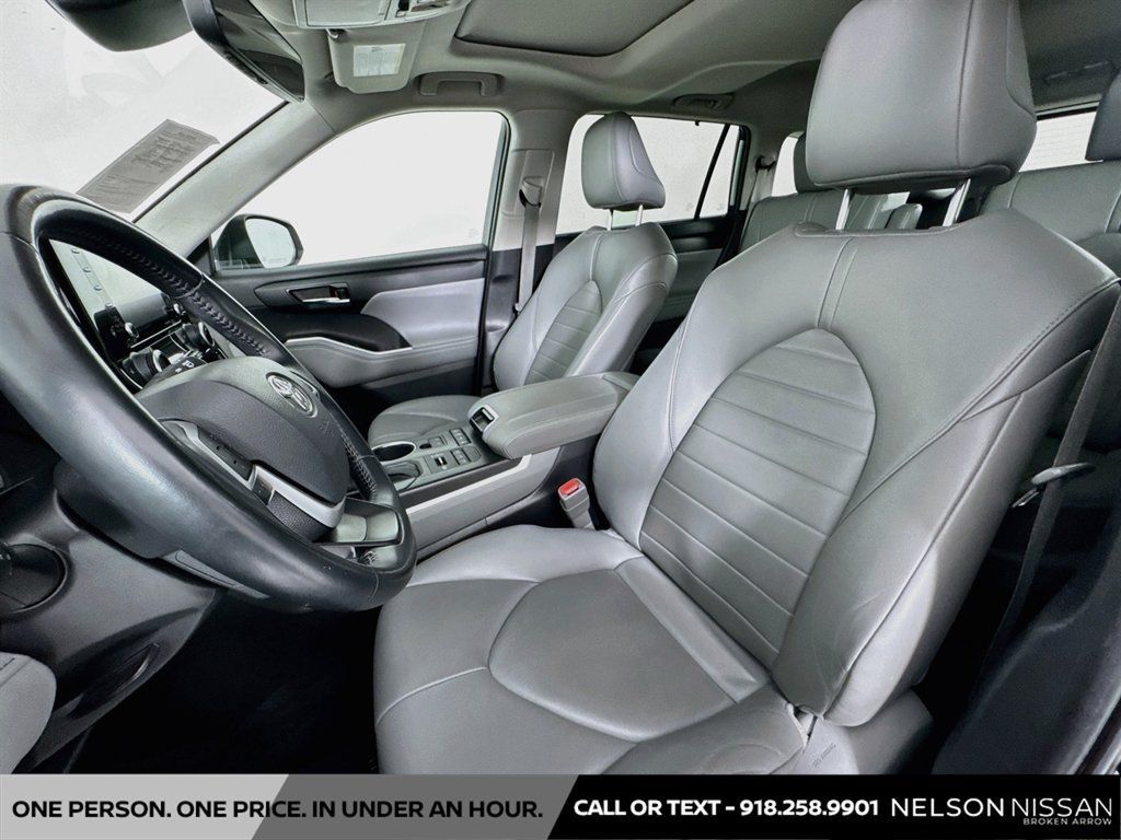 Used 2022 Toyota Highlander XLE AWD/4WD image 20