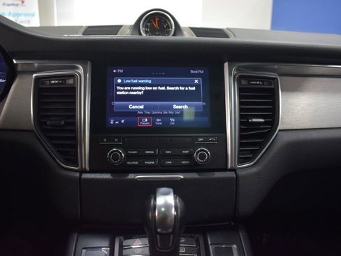 Used 2017 Porsche Macan Turbo image 22