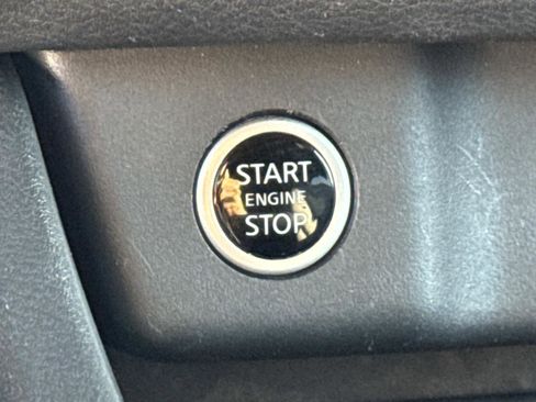 Used 2023 Nissan Rogue SV image 13