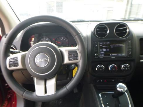 Used 2013 Jeep Compass Latitude w/ Sun/Sound Group image 10