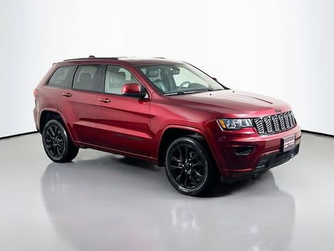 Used 2019 Jeep Grand Cherokee Altitude image 2