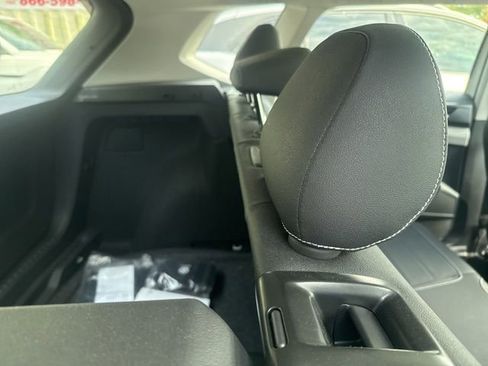 Used 2023 Volkswagen Taos SE w/ Panoramic Sunroof Package FWD image 15