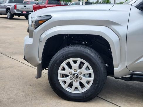 Certified 2025 Toyota Tacoma SR5 image 8
