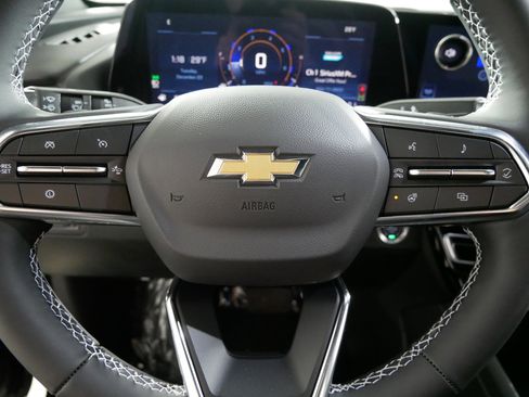 Used 2025 Chevrolet Traverse LT image 25