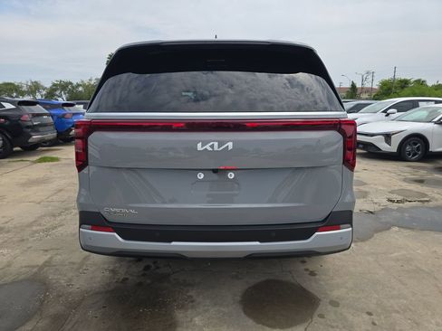 New 2027 Kia Carnival FWD image 7