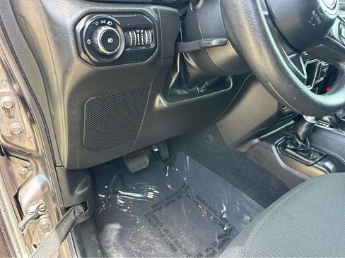 Used 2022 Jeep Wrangler Unlimited Sport AWD/4WD image 31