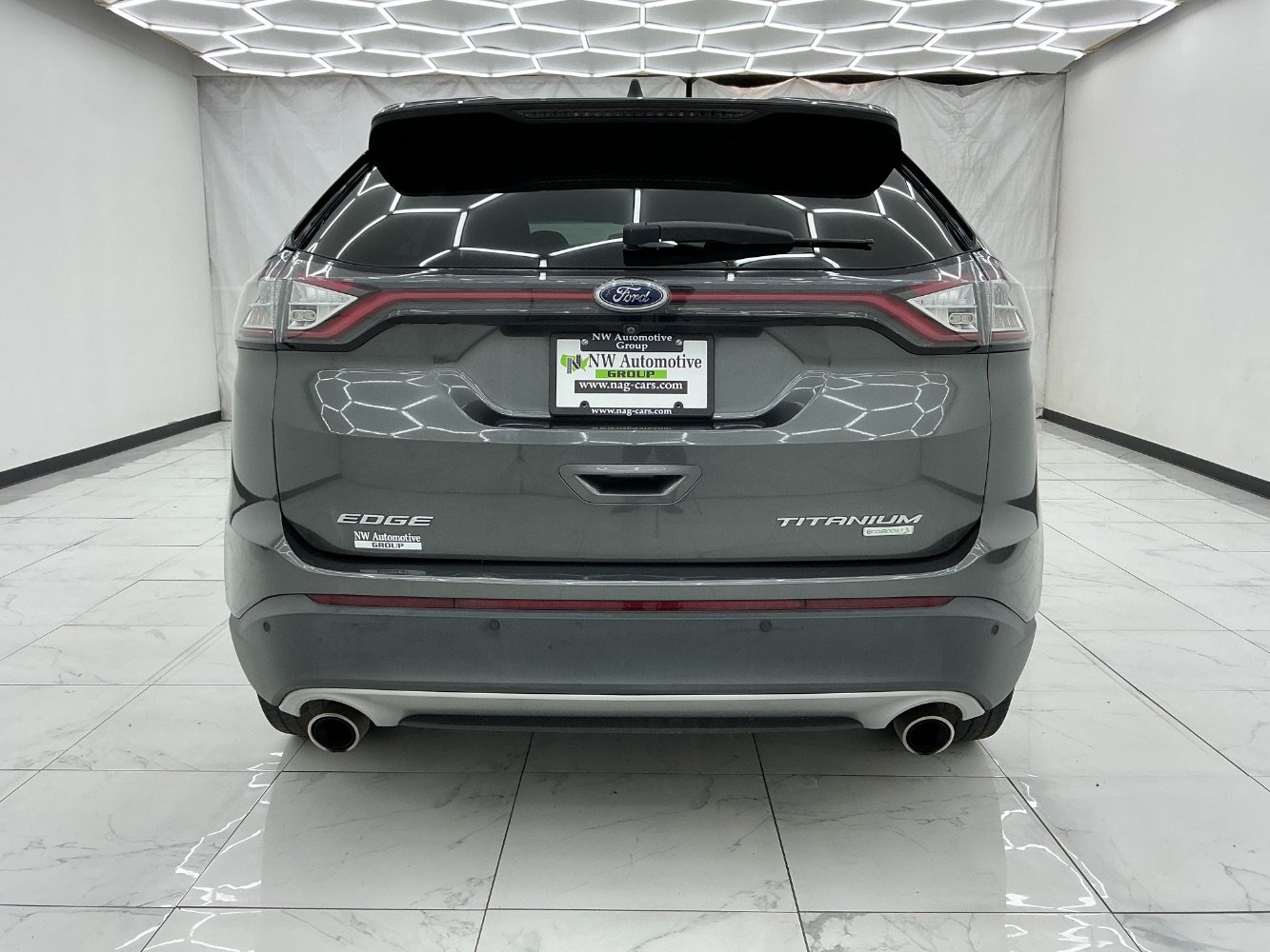 Used 2018 Ford Edge Titanium w/ Technology Package FWD image 10