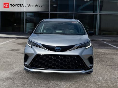 Used 2023 Toyota Sienna XSE w/ XSE Plus Package AWD/4WD image 14