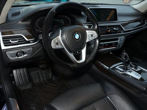 Used 2021 BMW 740i xDrive w/ Premium Package image 8