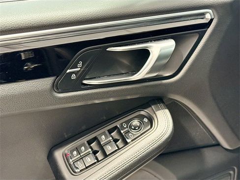 Used 2023 Porsche Macan image 16