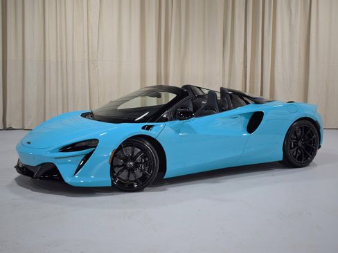 New 2025 McLaren Artura Spider image 2