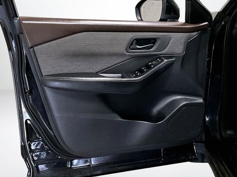 Used 2022 Nissan Rogue S image 20