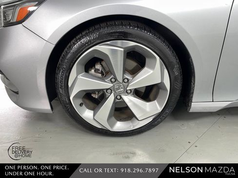 Used 2019 Honda Accord Touring image 11
