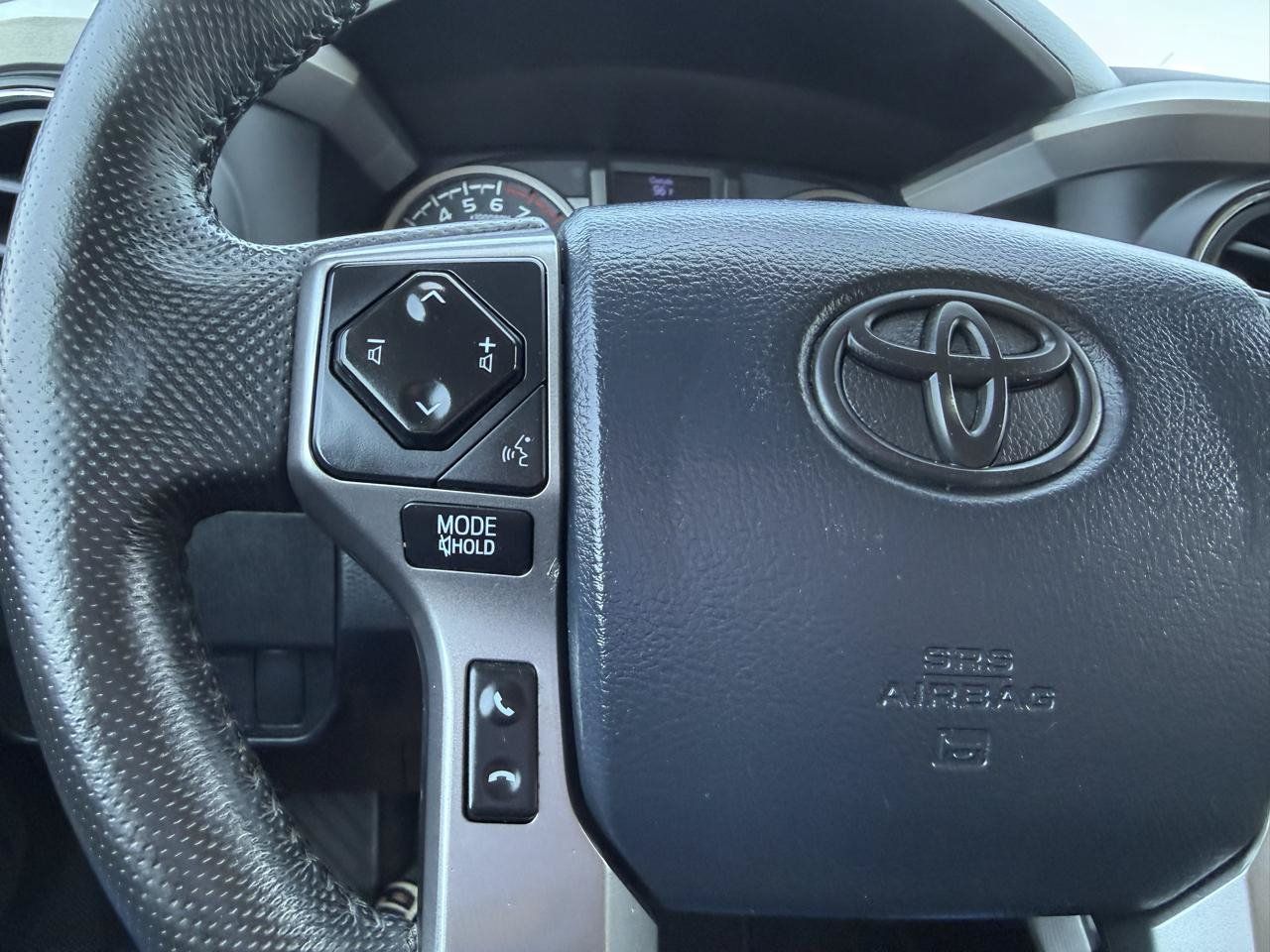 Used 2020 Toyota Tacoma SR5 RWD image 22