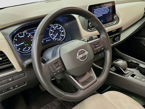 Used 2025 Nissan Rogue SV image 18