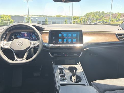 Used 2024 Volkswagen Atlas SE AWD/4WD image 28