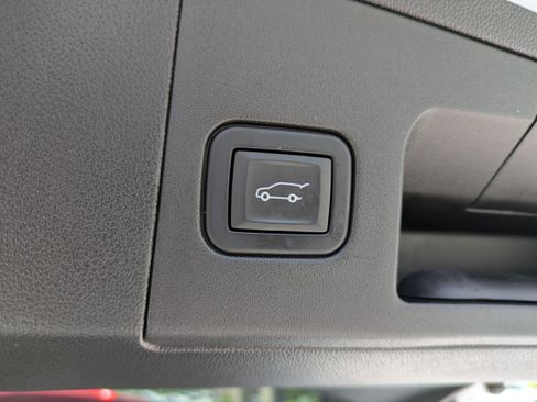 Used 2021 Cadillac XT5 Premium Luxury w/ Platinum Package FWD image 12