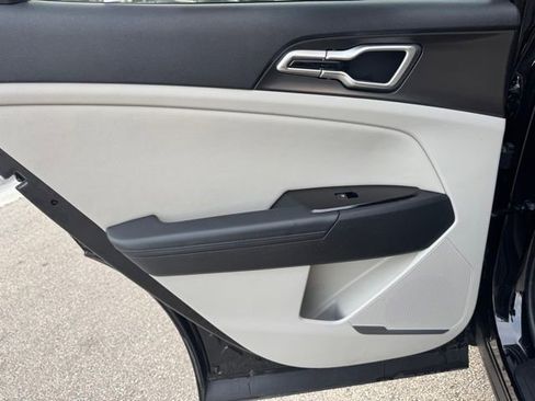 Certified 2025 Kia Sportage EX image 11