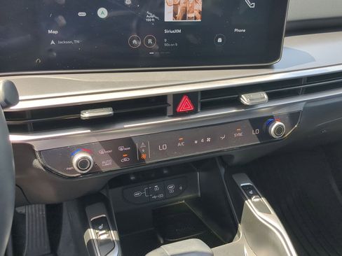 Certified 2025 Kia Sorento EX image 17