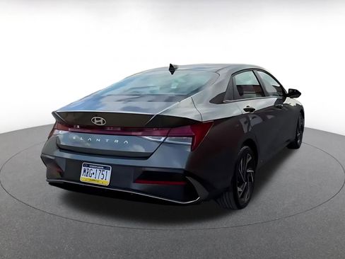 Used 2025 Hyundai Elantra SEL image 14