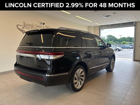 Certified 2024 Lincoln Navigator Premiere AWD/4WD image 3