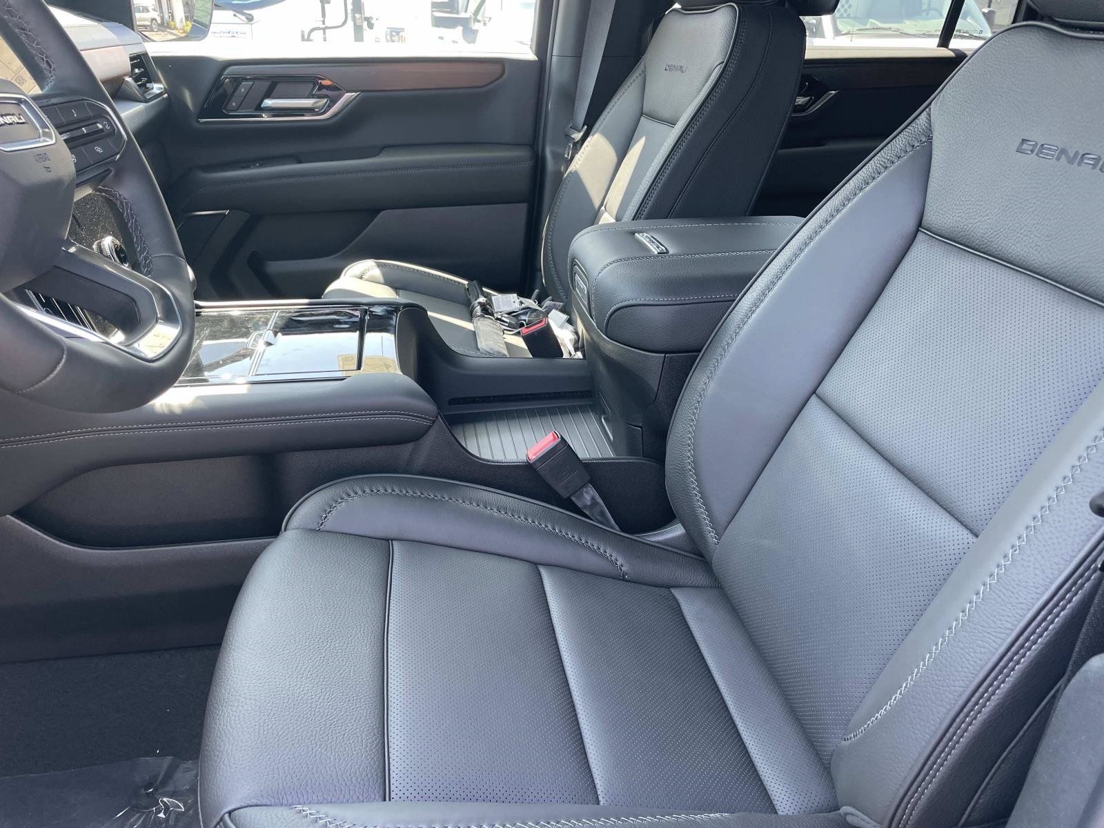 New 2026 GMC Yukon XL Denali w/ Advanced Technology Package AWD/4WD image 19