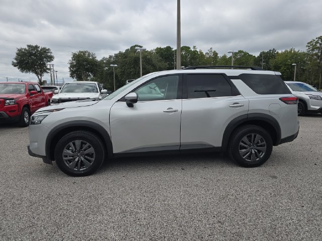 Certified 2025 Nissan Pathfinder SV FWD image 5