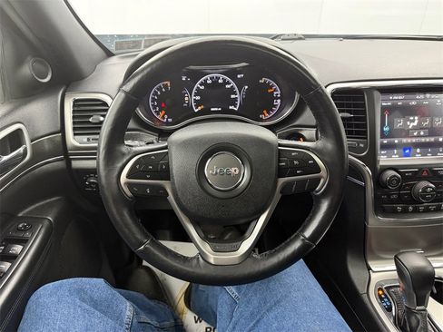 Used 2018 Jeep Grand Cherokee Limited image 15