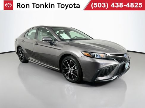 Used 2024 Toyota Camry SE FWD image 1