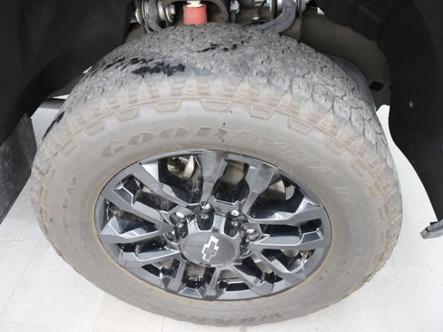 Used 2025 Chevrolet Silverado 2500 LT w/ Trail Boss Package AWD/4WD image 3