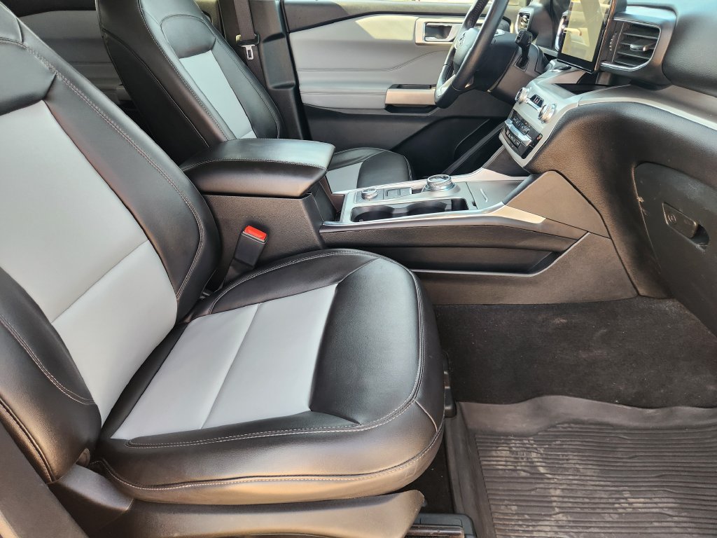 Certified 2024 Ford Explorer XLT w/ Equipment Group 202A AWD/4WD image 13