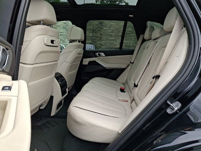 Used 2024 BMW X5 xDrive40i w/ M Sport Package AWD/4WD image 10