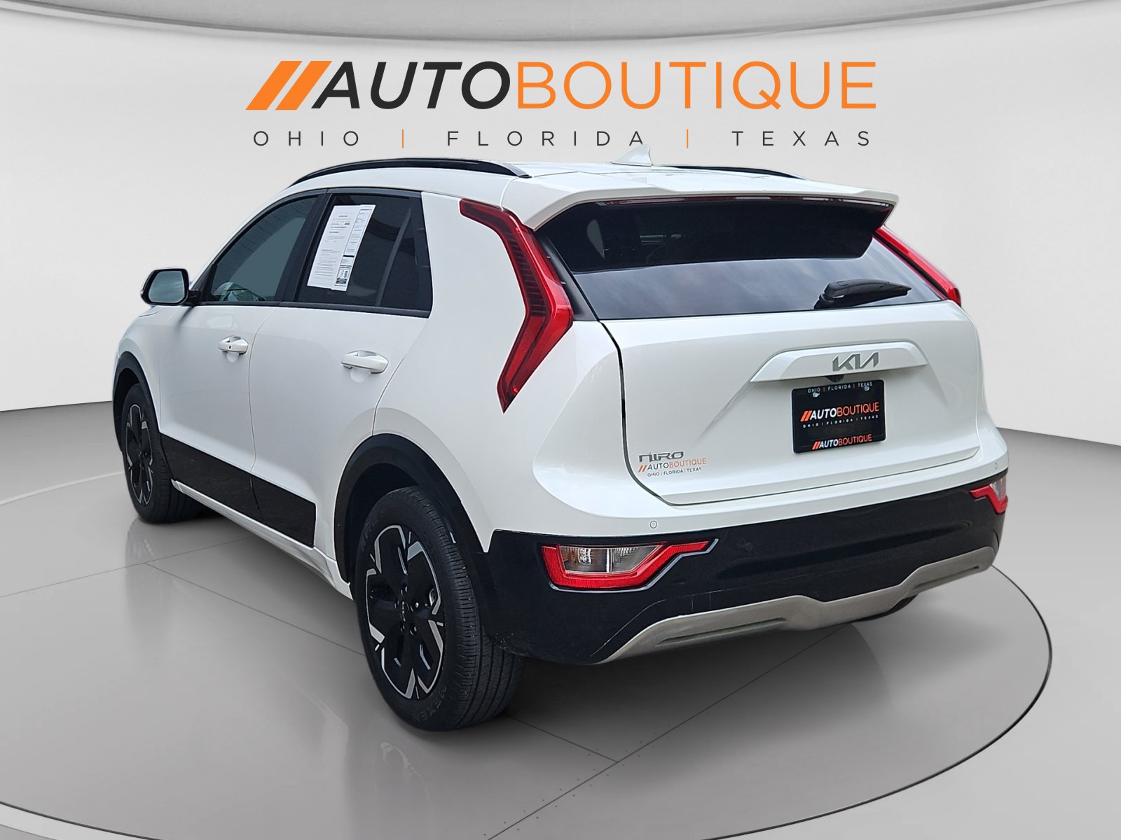 Used 2023 Kia Niro Wind w/ Wind Preserve Package FWD image 3