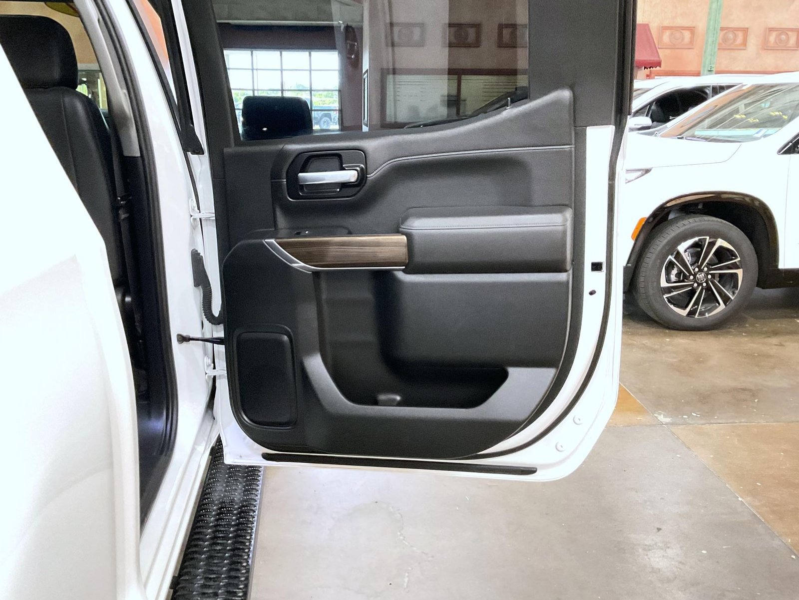 Certified 2021 Chevrolet Silverado 1500 LT Trail Boss w/ Convenience Package II AWD/4WD image 17