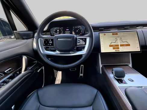 Used 2025 Land Rover Range Rover SE AWD/4WD image 12